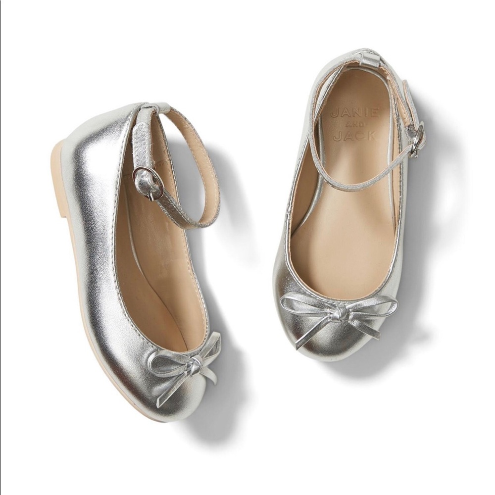 METALLIC ANKLE STRAP BOW FLAT